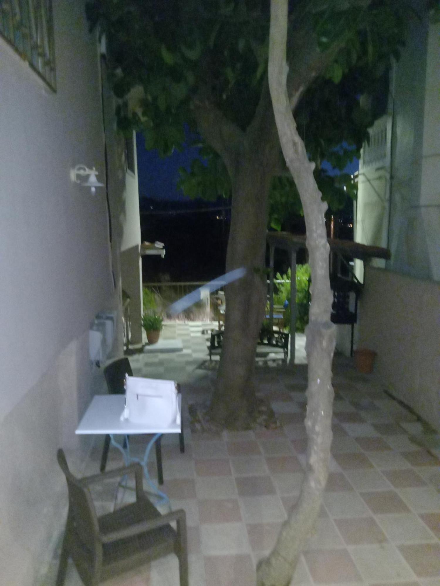 Menegis Apartment Zakynthos Town Exterior photo