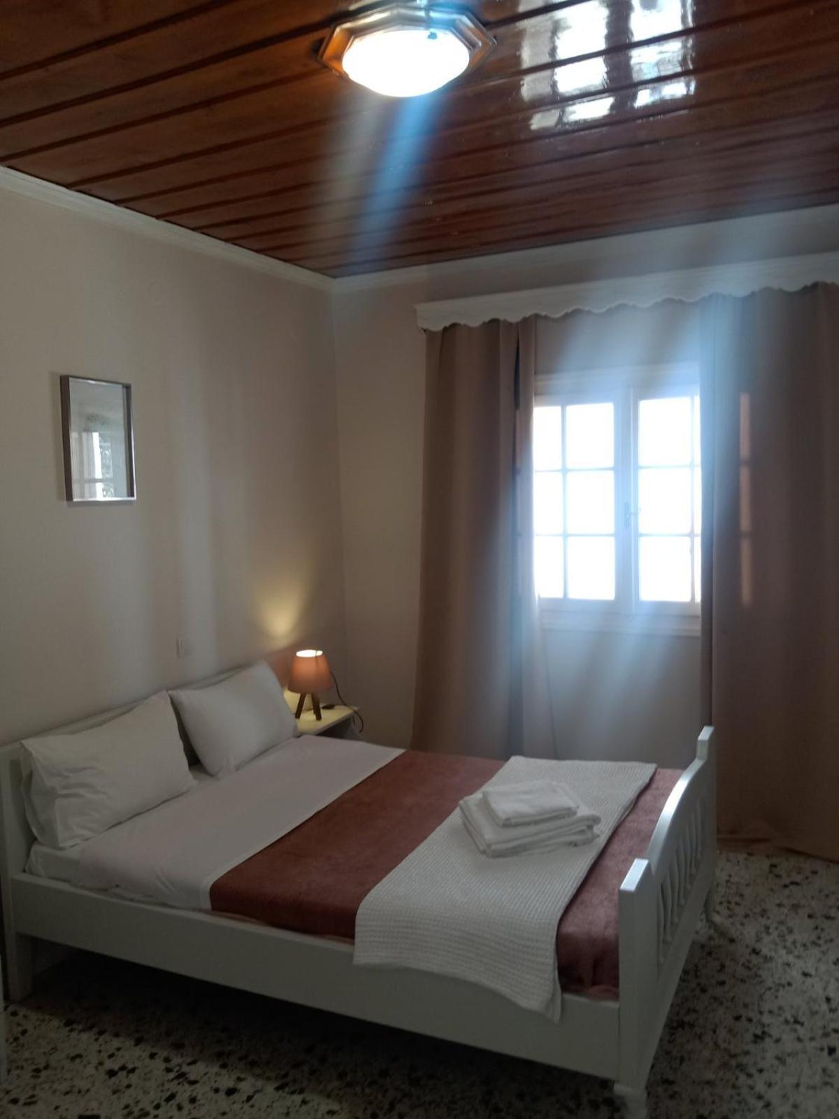 Menegis Apartment Zakynthos Town Exterior photo
